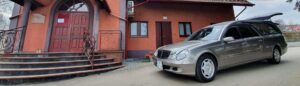 Kaplica cmentarna Firmy Pogrzebowej KIR wraz z karawanem W211